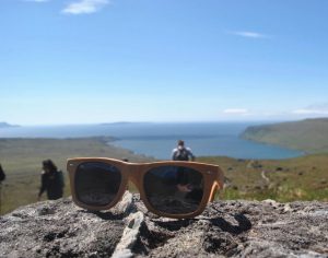 Photo des Lunettes en bois ShinyWood – Modèle Wayfarer « Euskad